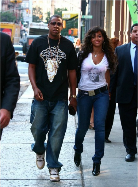 Бионсе и Джей Зи са най-високоплатеното семейство в Холивуд Beyonce-and-jay-z-in-soho-nyc